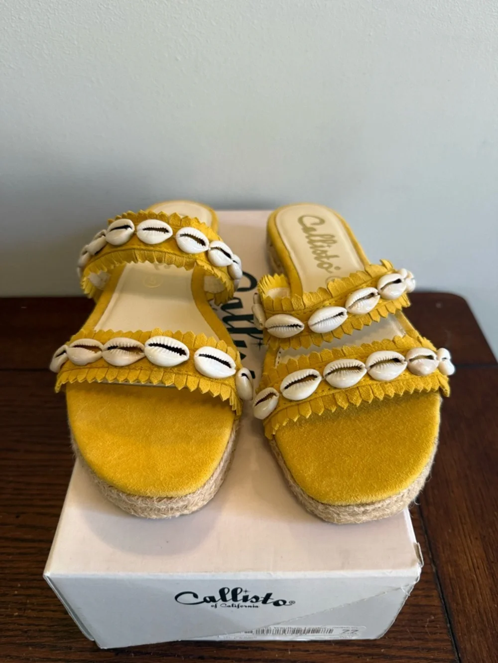 Callisto of California Yellow Shell-Embellished Women’s Slide Sandals‎ NEW
